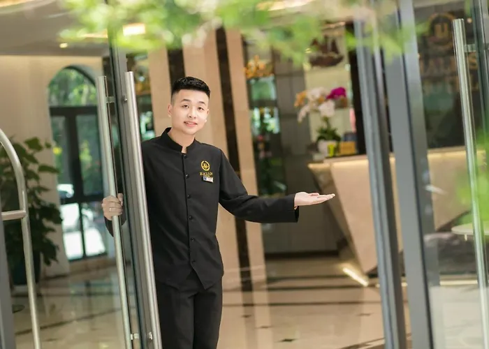 Nguyen Du Hạ Long
