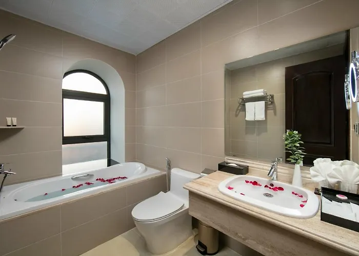 Nguyen Du Khách sạn 4*